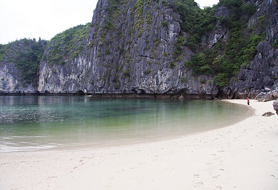 Ba Trai Dao Beach