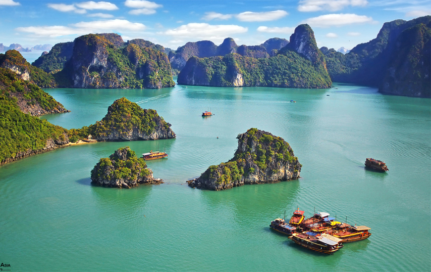 Should I book Halong Bay cruise in advance?