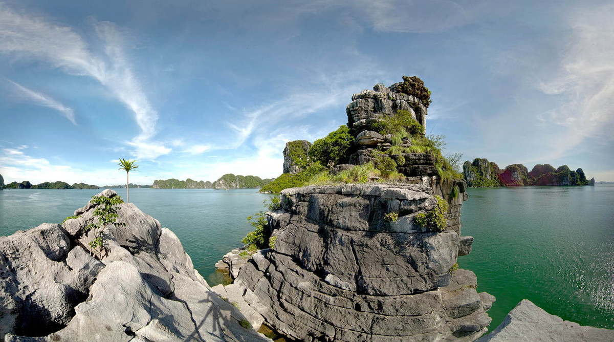 Halong Bay or Bai Tu Long Bay?