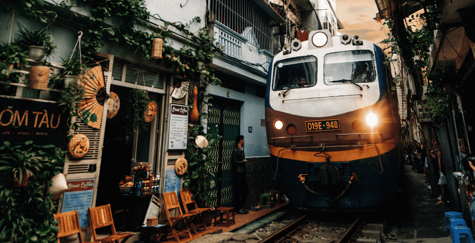 Hanoi Train Street – The Full Travel Guide