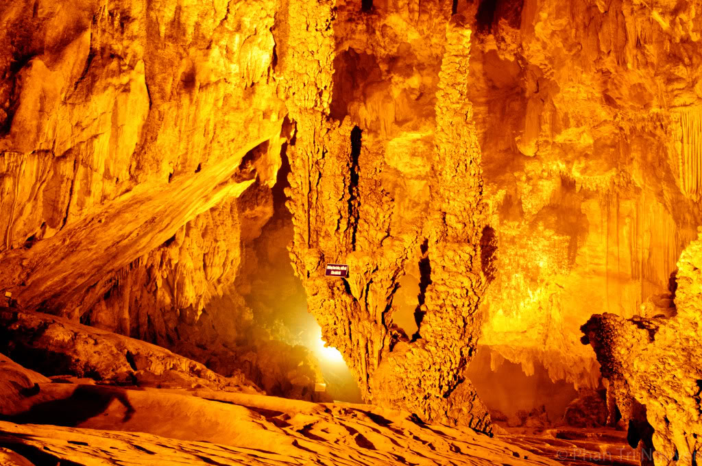 Nguom Ngao Cave – The Mythical Court of Stone