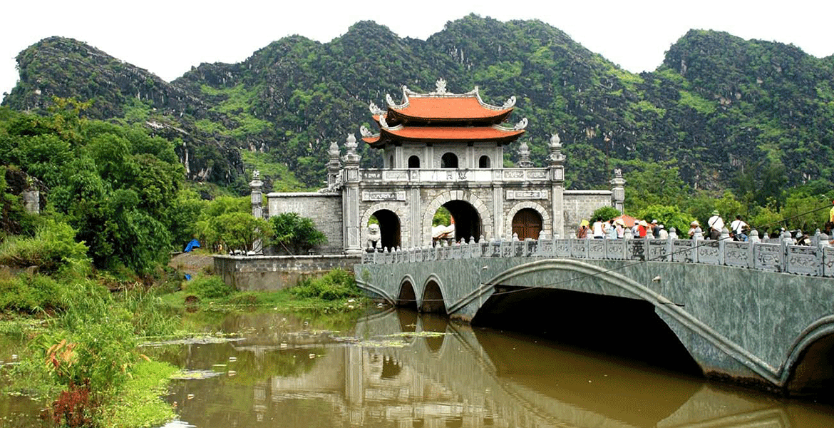 Tam Coc - Bich Dong : Caving & River Cruising to the Paradise in Ninh Binh, IndoChina Travel Blog Series, Vietnam