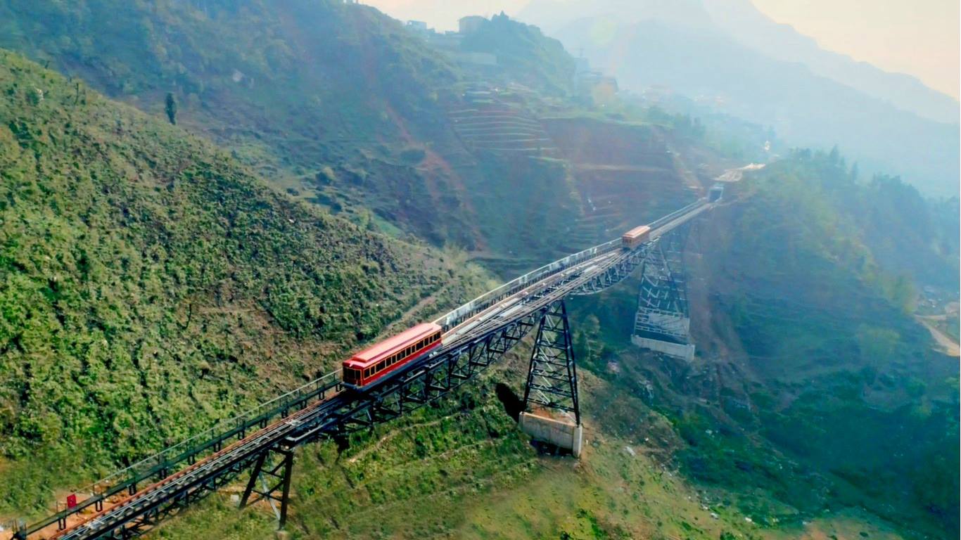 Sapa Mountain Climbing Train