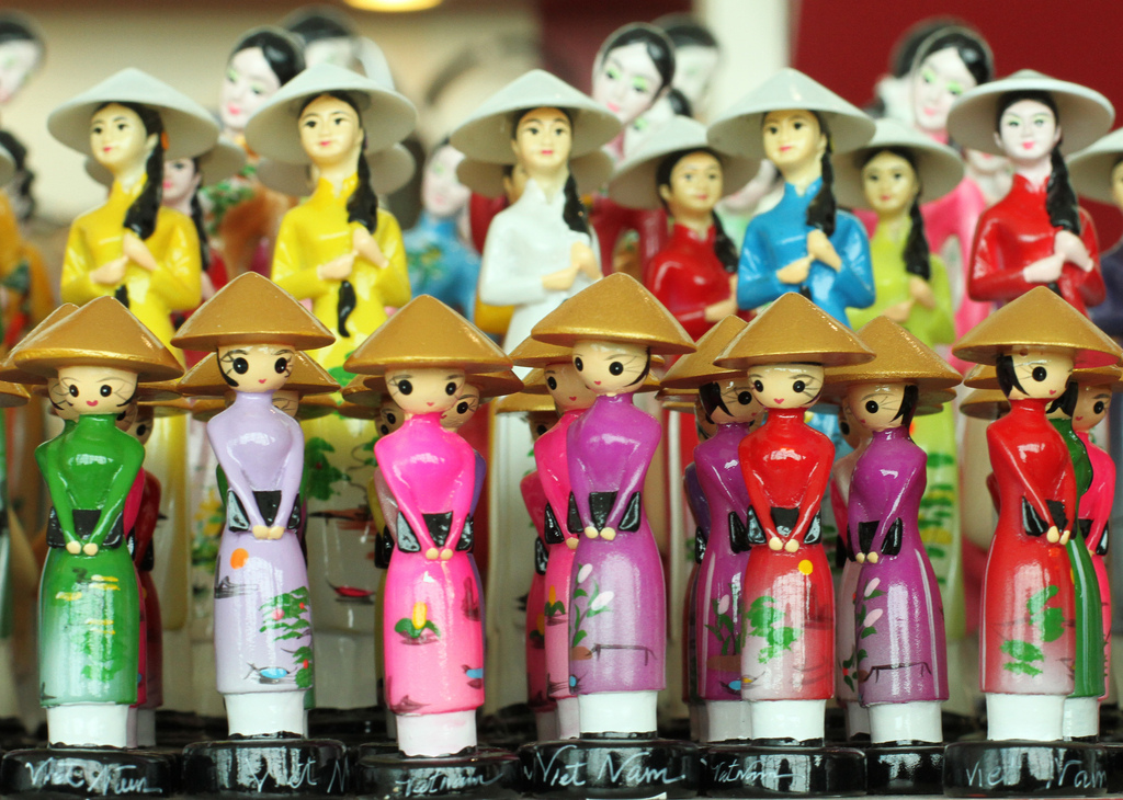 Top 10 Vietnamese Souvenirs to buy in Hanoi