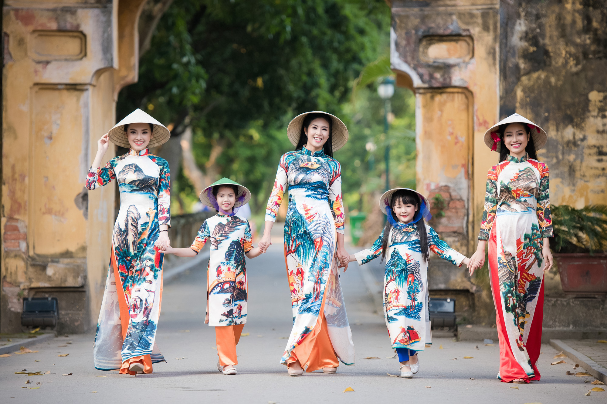 Vietnamese Traditional Dresses & Costumes
