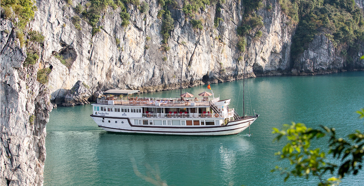 Garden Bay Luxury Cruise