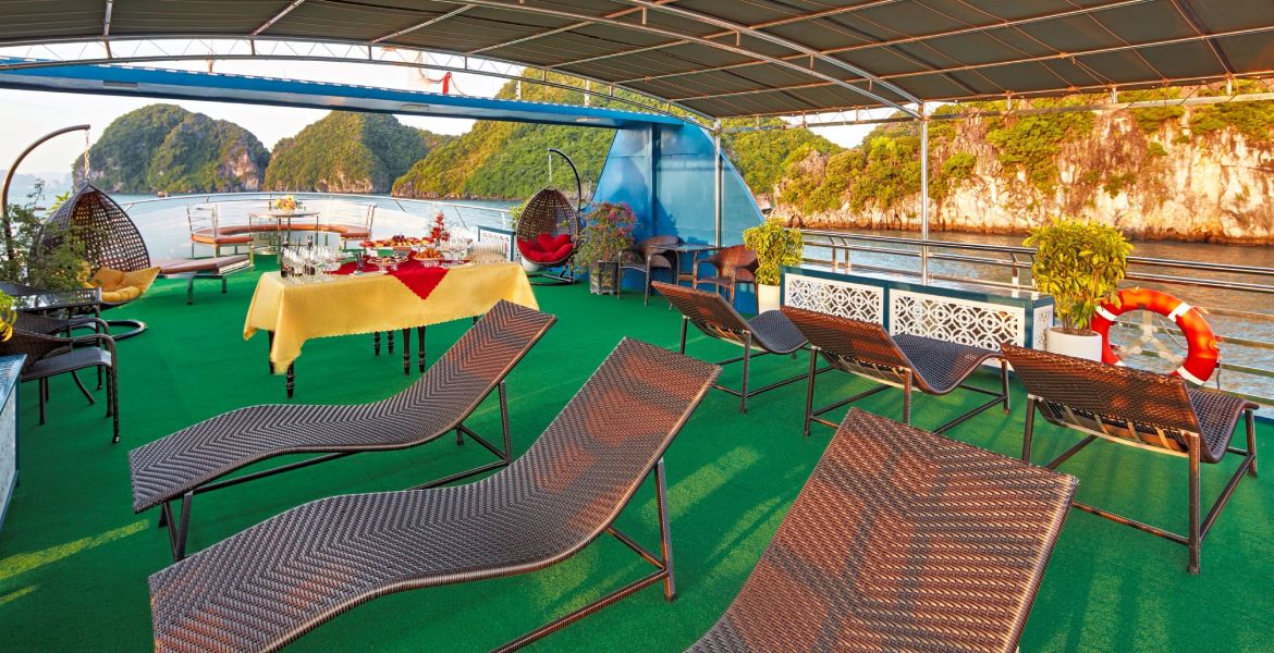 Cozy Bay Premium Day Cruise
