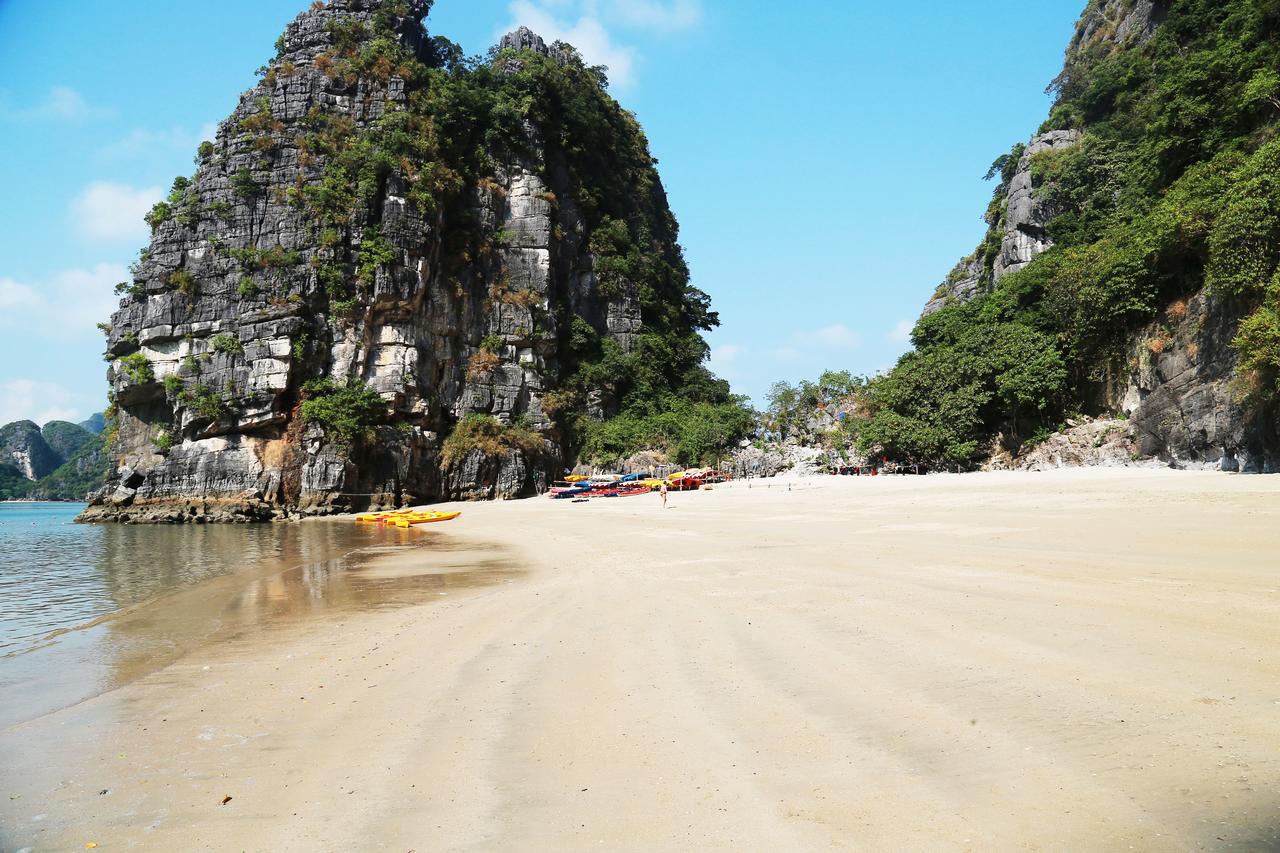 Bai Tu Long Bay 3 Day 2 Night Cruise