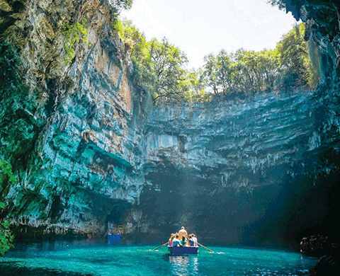 Discover Phong Nha cave from Hanoi