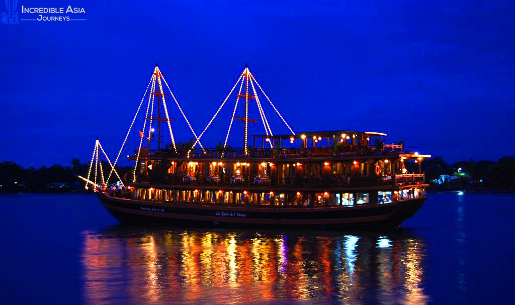 Dinner on Saigon river cruise