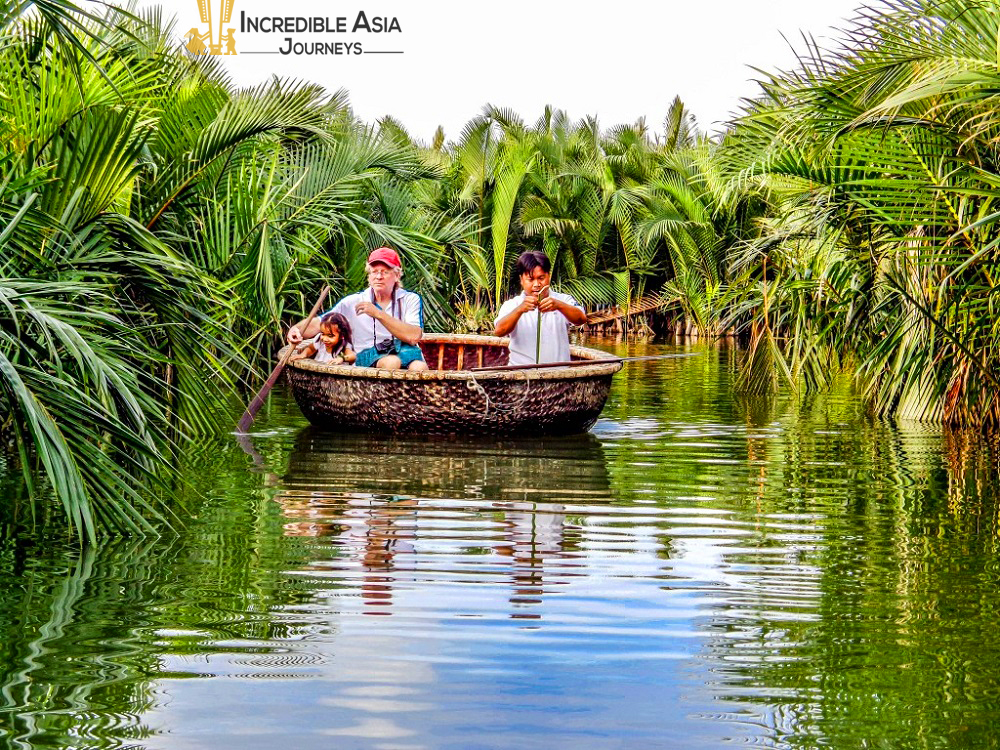 Bamboo boat trip in Hoi An