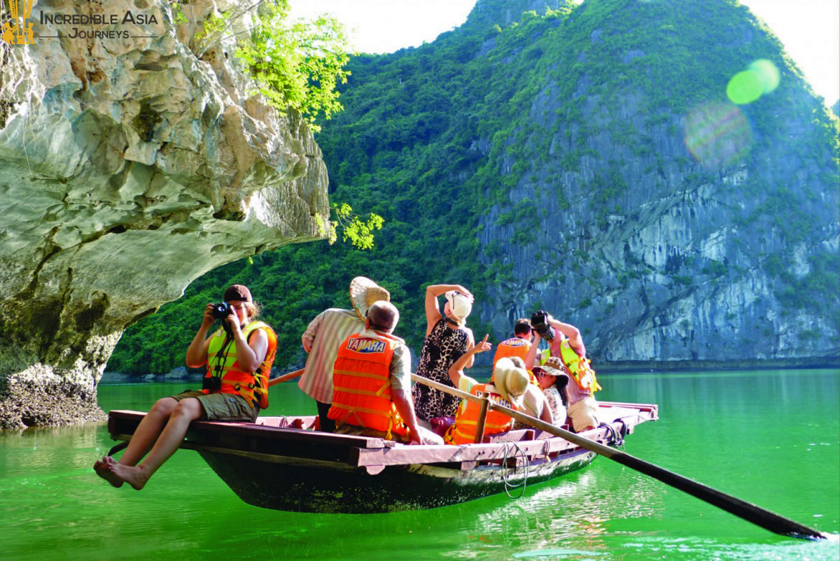 Rowing boat in Halong bay