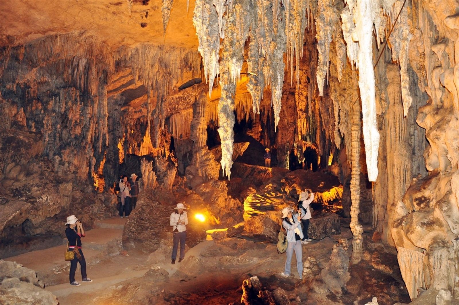 Enjoy The Magnificent View Of Hua Ma Cave