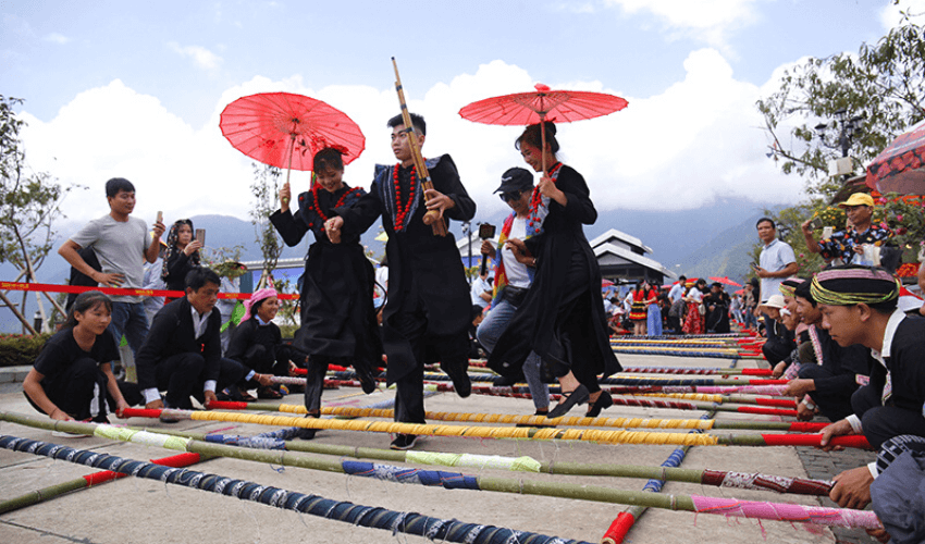 Have Fun With Locals At Cat Cat Village