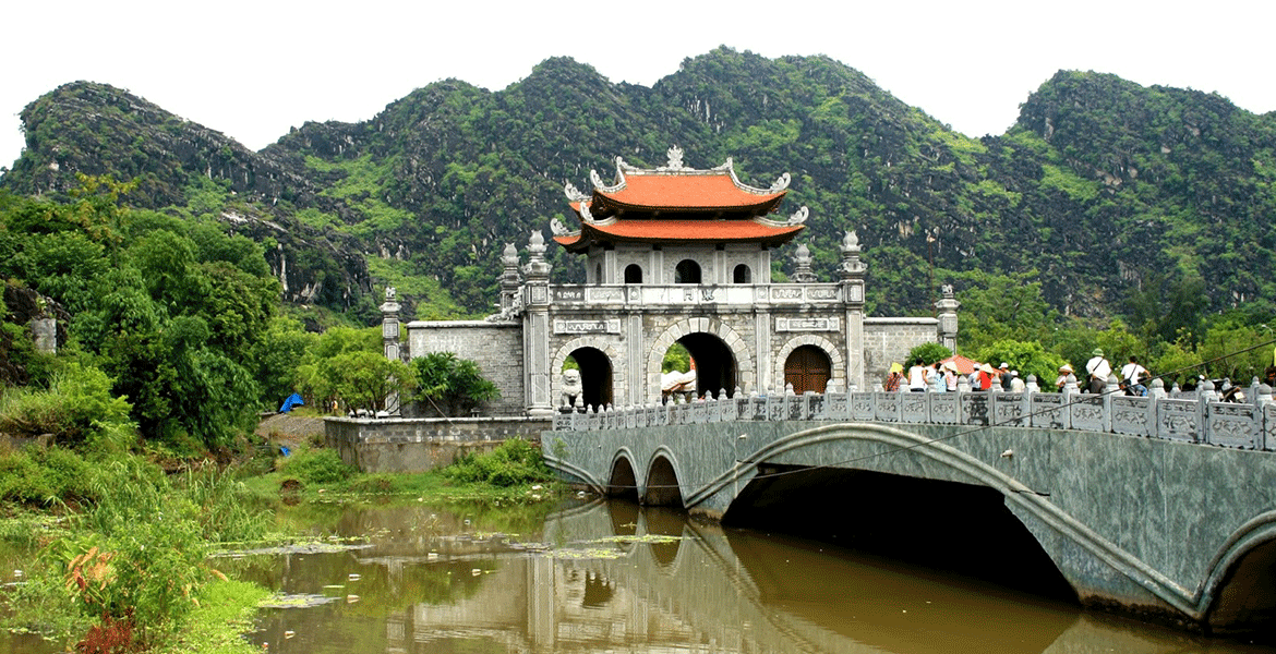 Authentic Vietnam Tour - Hanoi, Tam Coc, Halong