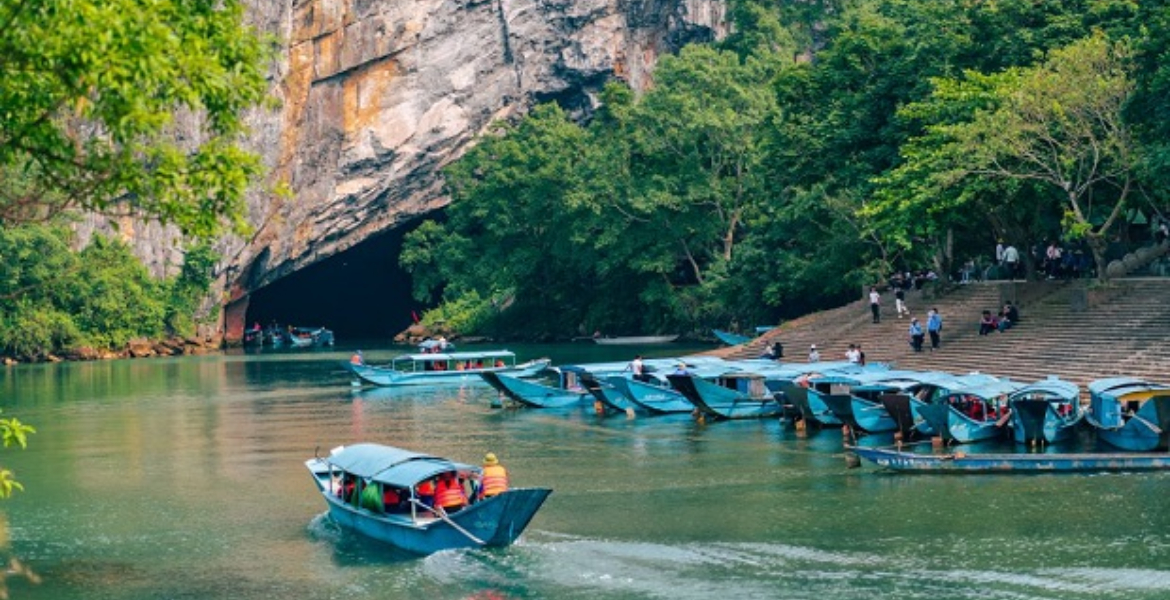 Paradise Cave & Phong Nha Cave One Day