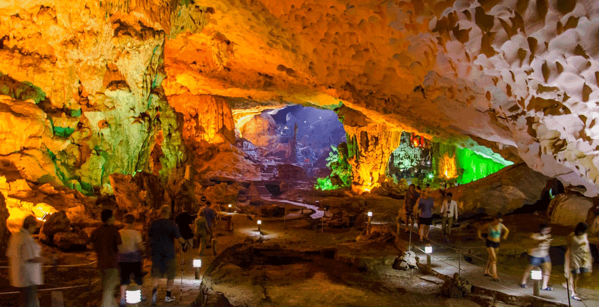Discover Phong Nha cave from Hanoi