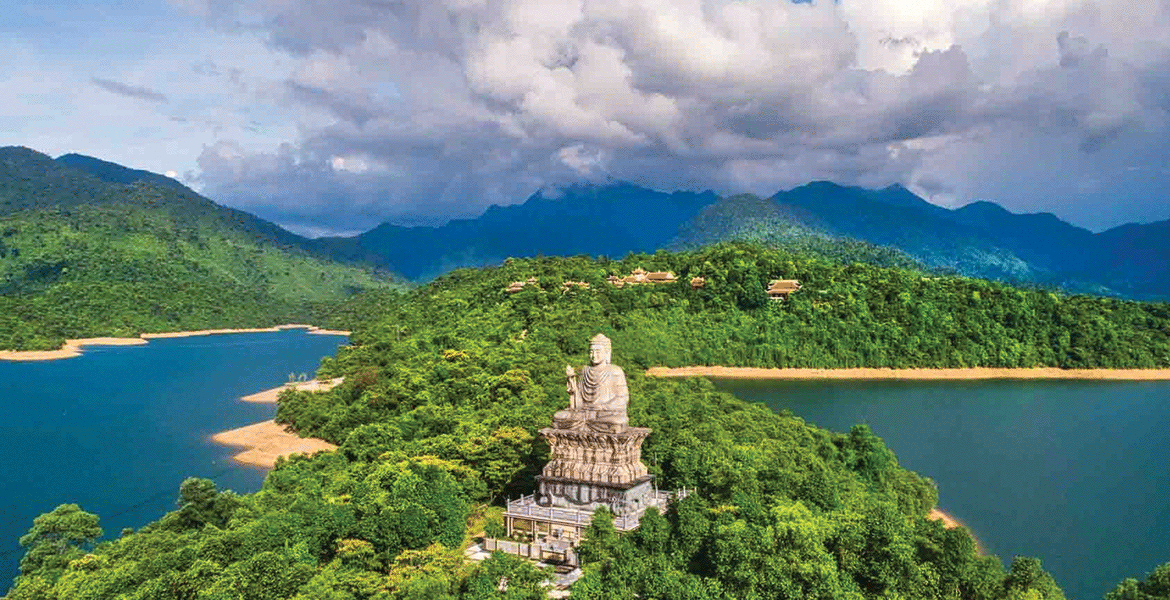 Essence Central Of Vietnam From Danang