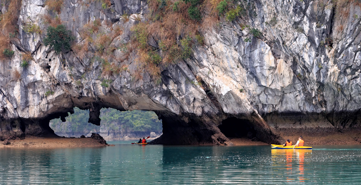 Escape Sails Halong Bay Cruise